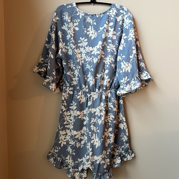 Blue & White floral Short Romper - Picture 7 of 7